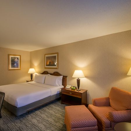 Holiday Inn Arlington At Ballston By Ihg Exterior photo